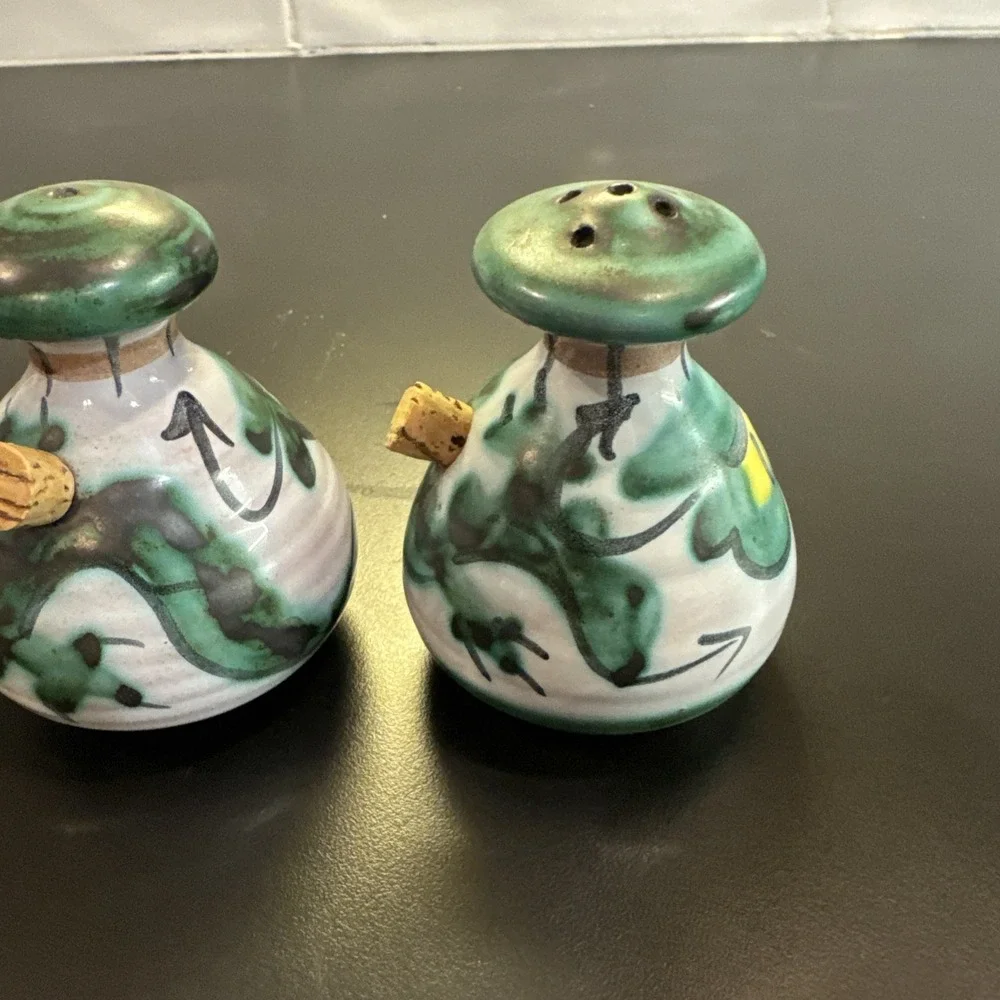 Handmade‎ Pottery Salt & Pepper Shakers Dragonwear Green Gray Stamped Tintagel